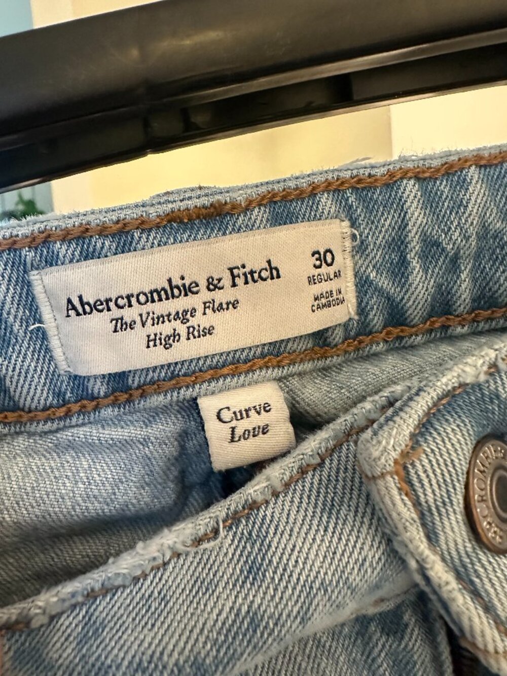 Abercrombie & Fitch Curve Love The Vintage Flare High Rise Jeans - Picture 6 of 7